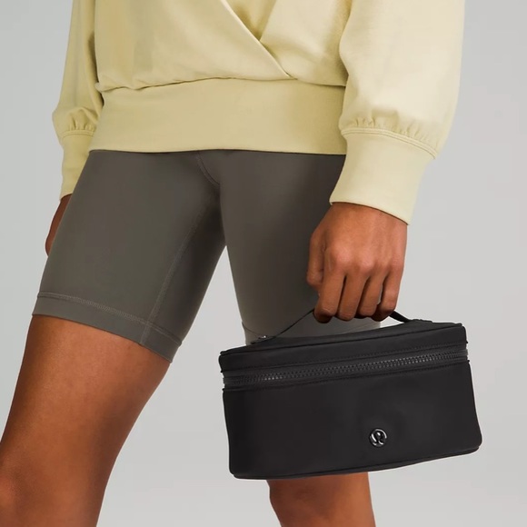 ๐WT! Lululemon Oval Top-Access Kit 3.5L in Black - Picture 5 of 13